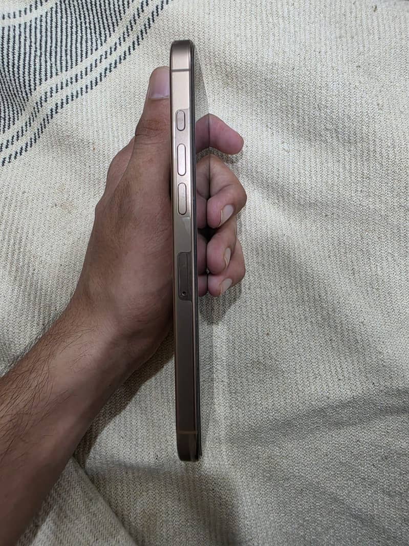 Apple iPhone 16 Pro Max 5