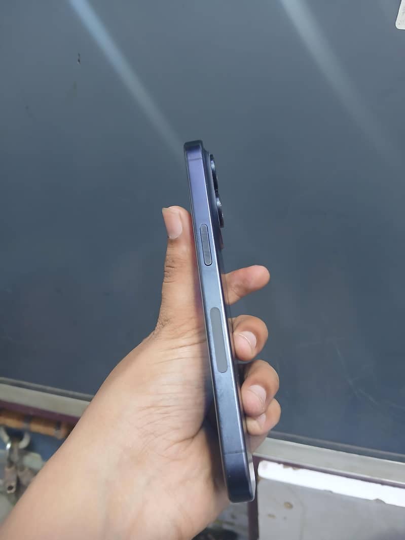 Apple iPhone 15 Pro 0