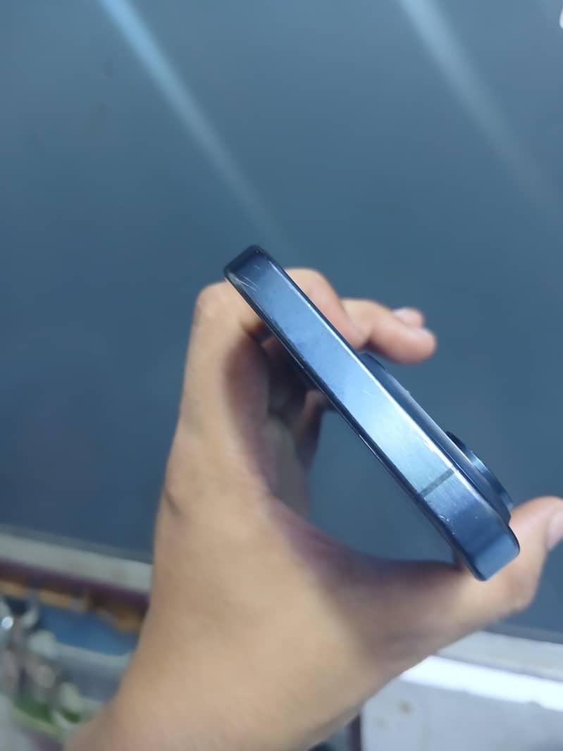 Apple iPhone 15 Pro 3