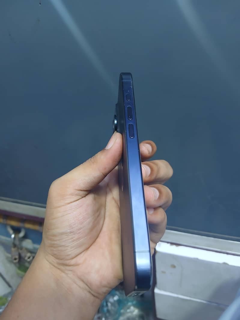 Apple iPhone 15 Pro 4