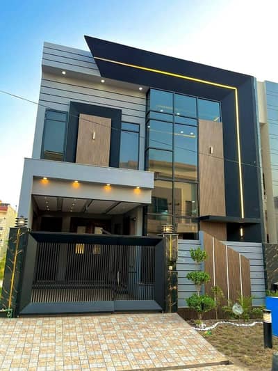 Luxurious 5 Marla Modern House for Sale Ideal Location! Royal orchard