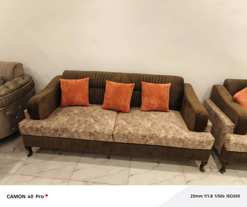 comfortable sofas in excellent condition 0