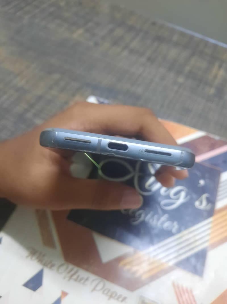 Google Pixel 8 4