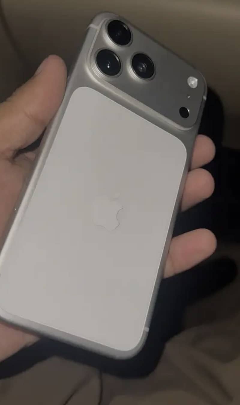 Apple iPhone 17 Pro Max 1