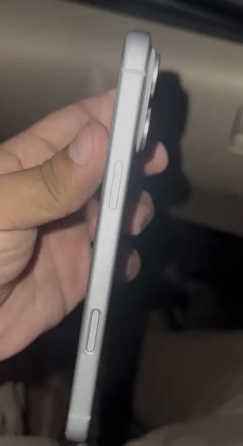 Apple iPhone 17 Pro Max 2