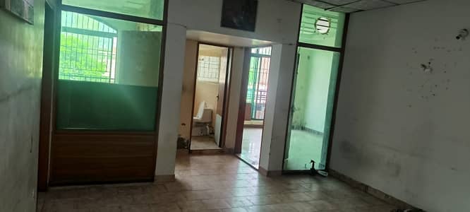 04 MARLA OFFICE 2ND FLOOR EXCELLENT LOCATION