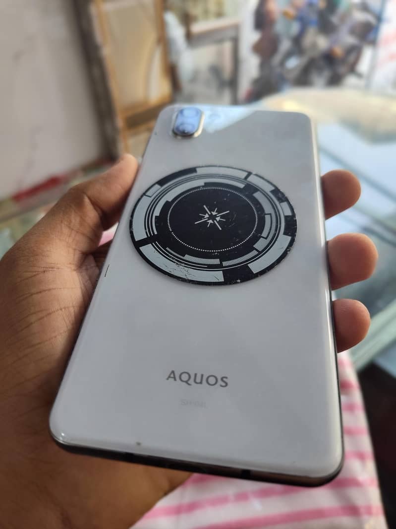 Sharp Aquos R3 0