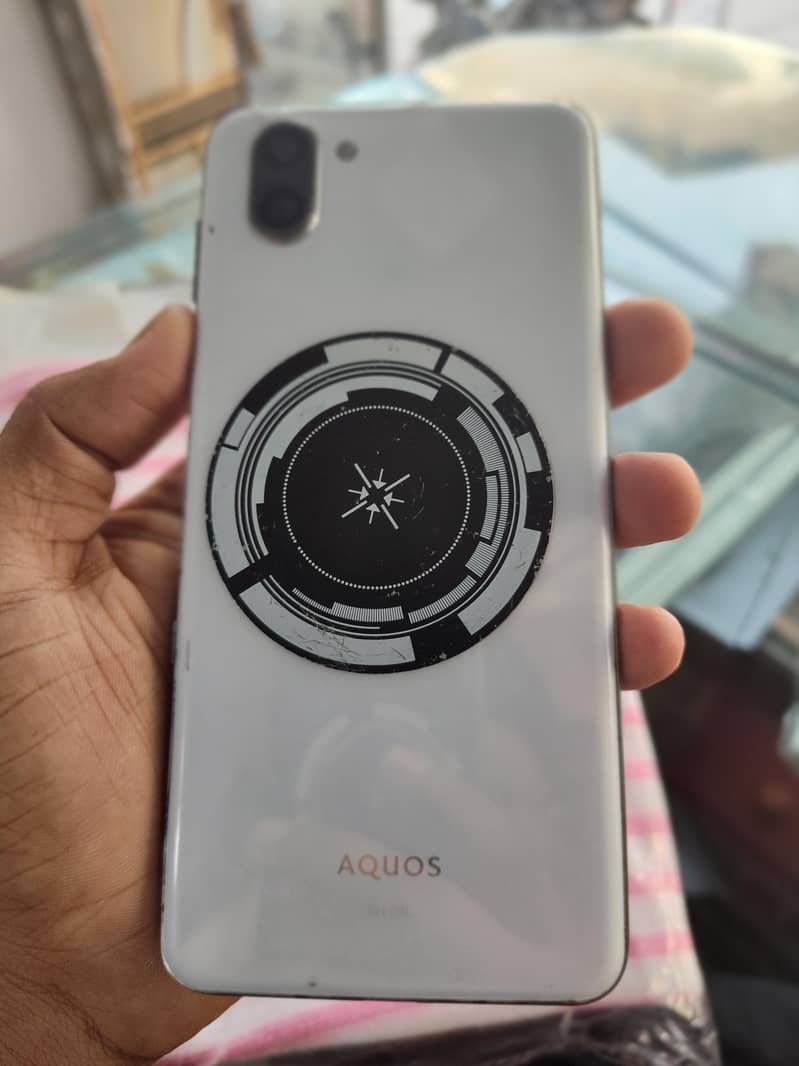 Sharp Aquos R3 1