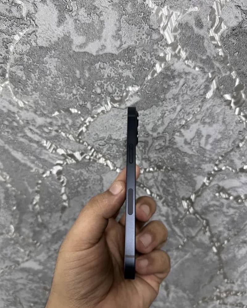 Apple iPhone 13 3