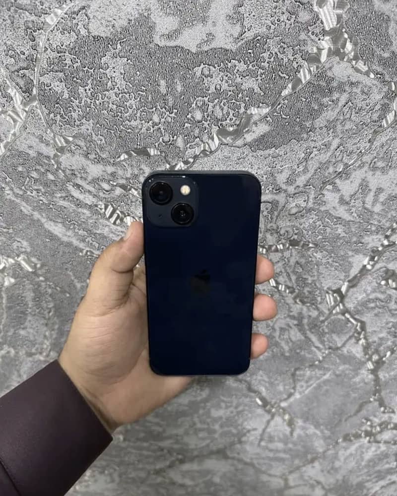 Apple iPhone 13 4