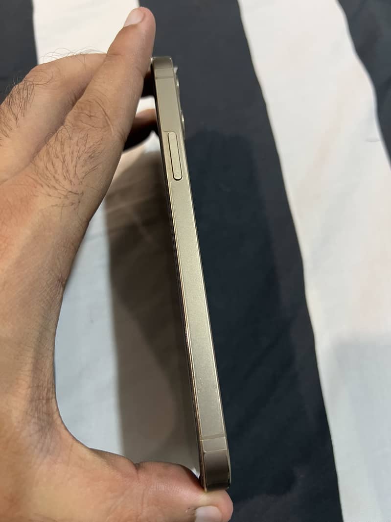 Apple iPhone 12 Pro JV 1