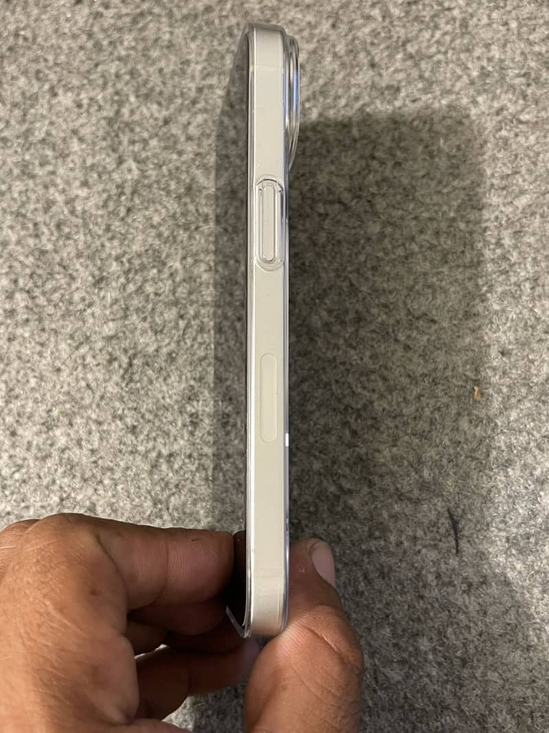 Apple iPhone 13 4