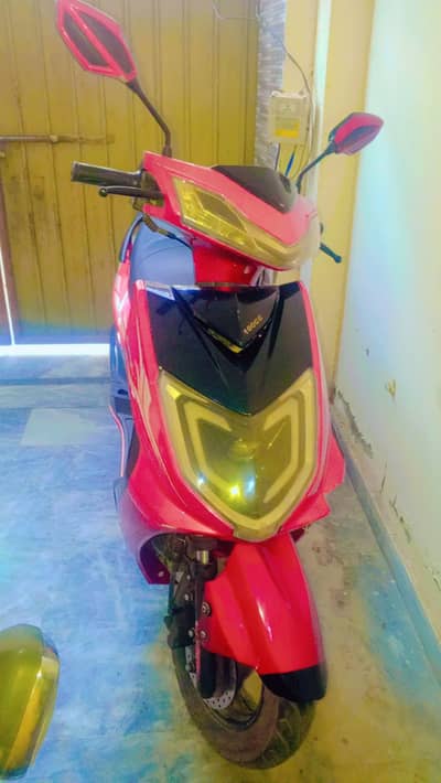 Kingo Red & Black Petrol Scooty – For Sale | 95,000