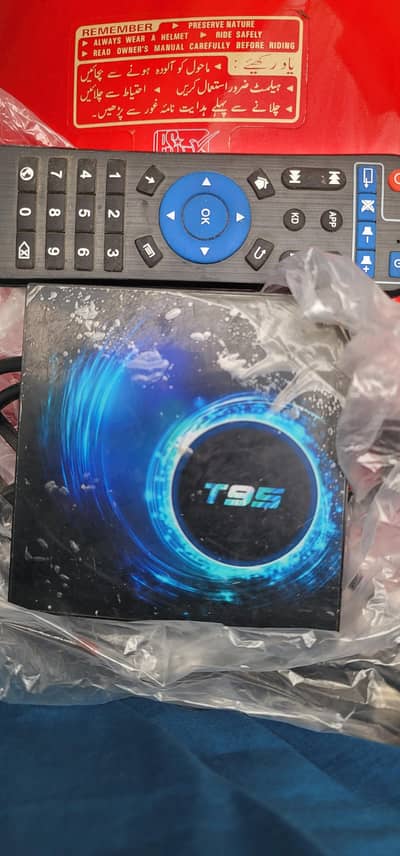 android box 95t original  UAE VERSION 4/64 YOUTUBE . WORKING