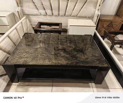 elegant coffee table excellent condition
