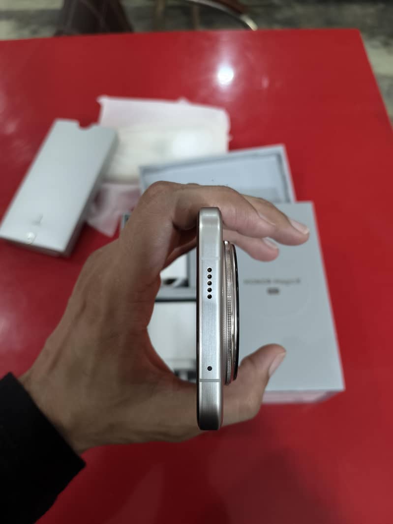 Honor Magic 8 Pro, 12GB RAM, 512GB Storage, Sunrise Gold 5