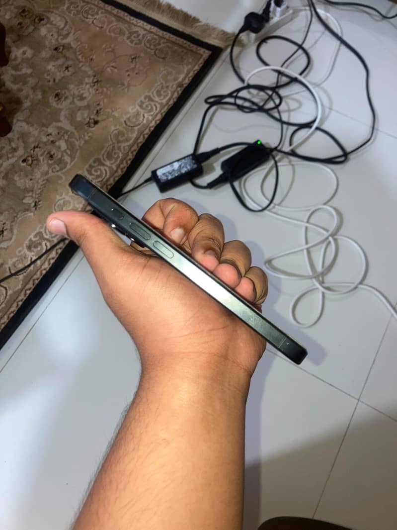 Apple iPhone 15 Pro 3