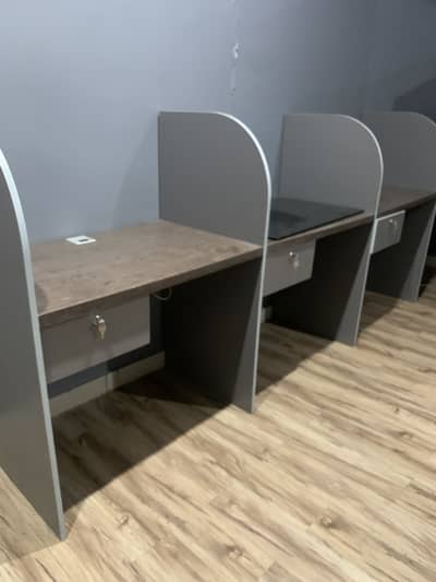 Urgent sale Office cubical workstation