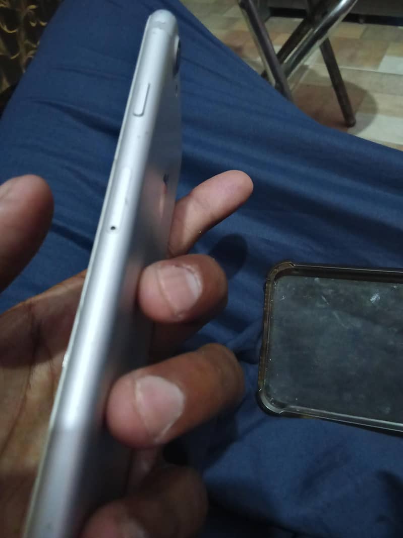 Apple iPhone 7 1