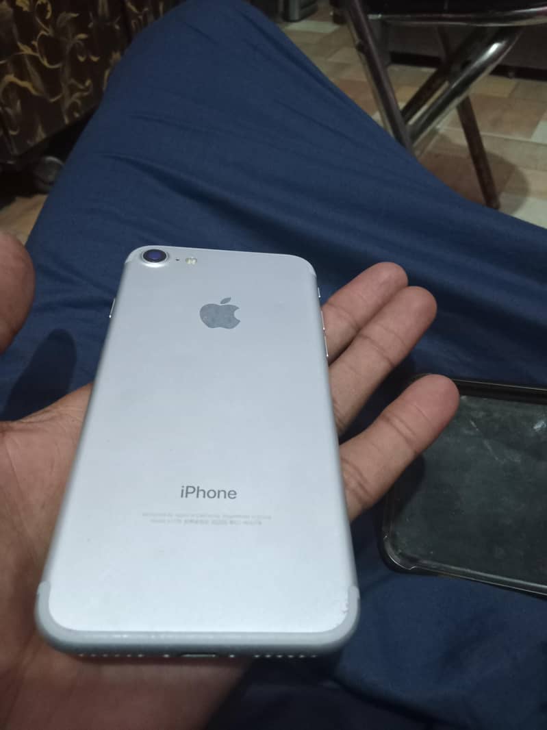 Apple iPhone 7 2