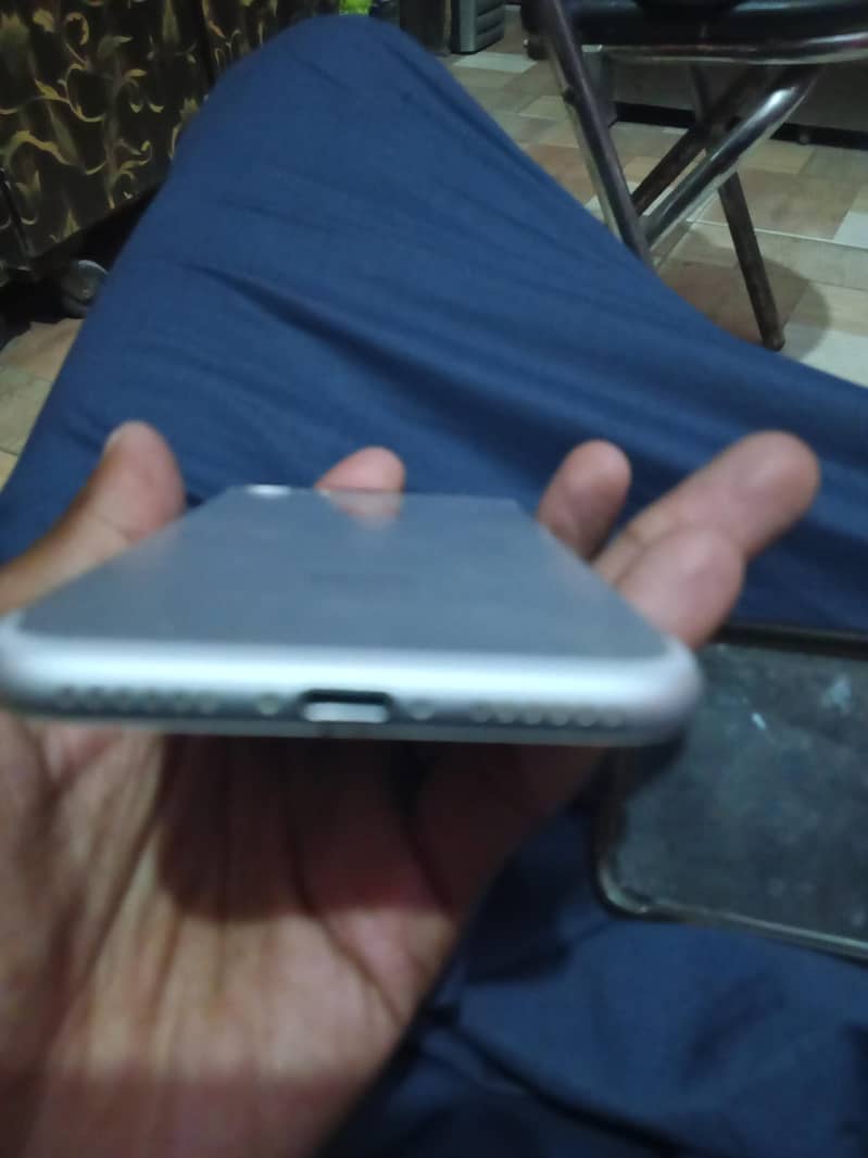 Apple iPhone 7 3