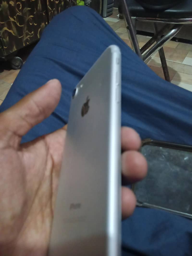 Apple iPhone 7 4