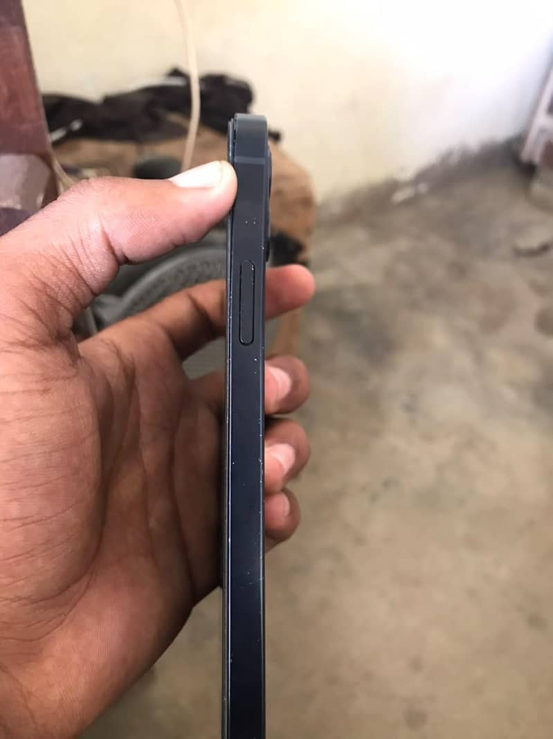 Apple iPhone 11 4