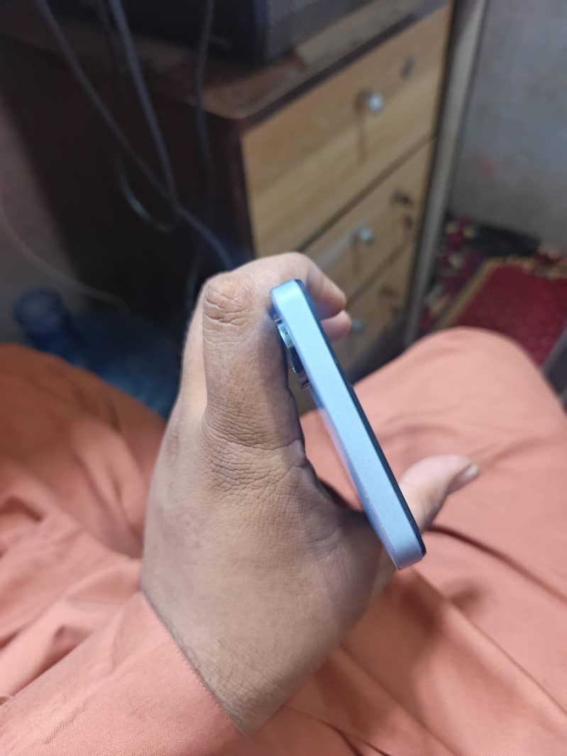 Realme Note 60 (4+8.128) 2