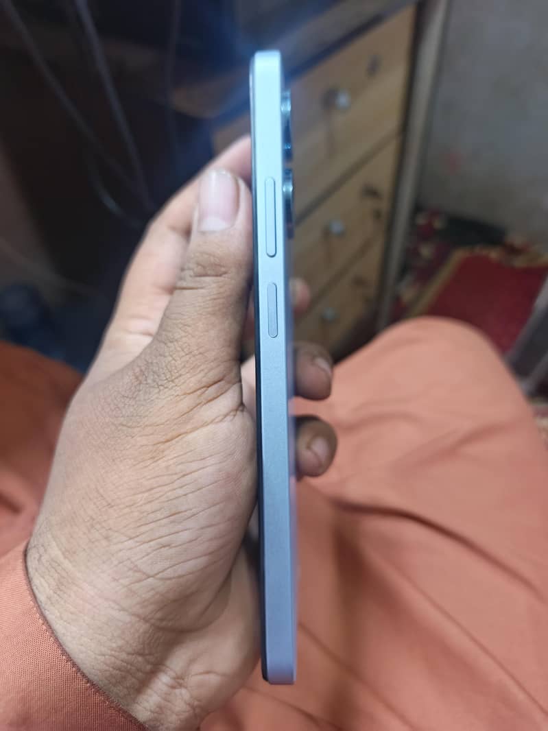 Realme Note 60 (4+8.128) 4