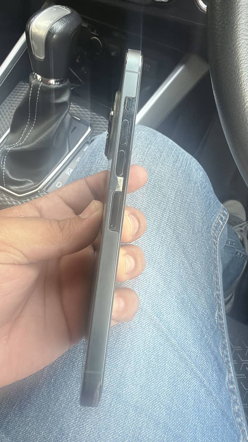Apple iPhone 13 Pro Max 4