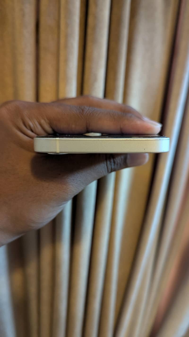 Apple iPhone 12 4