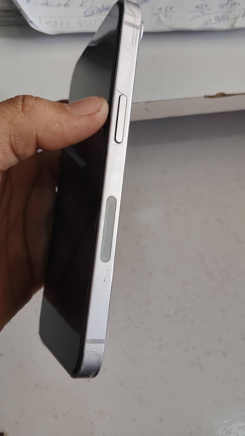 Apple iPhone 14 3