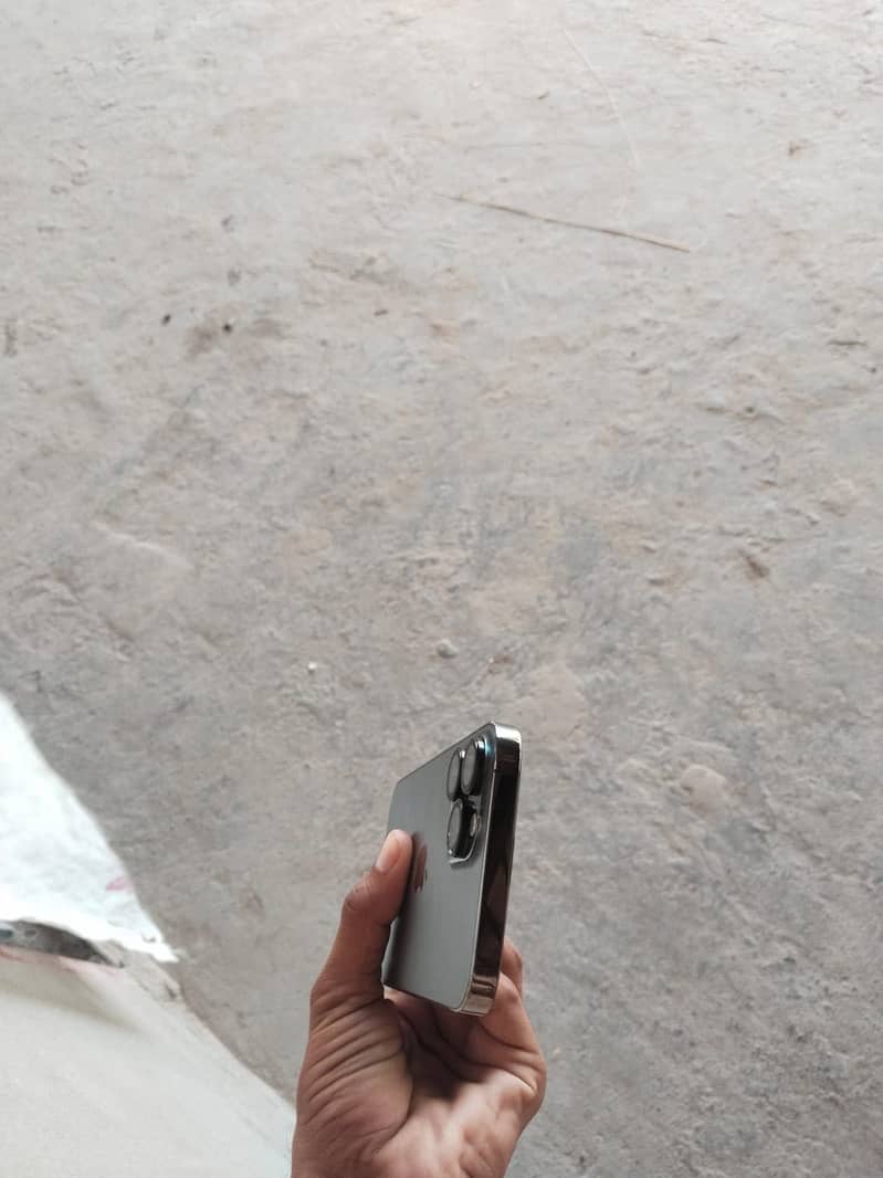 Apple iPhone 13 Pro Max 2