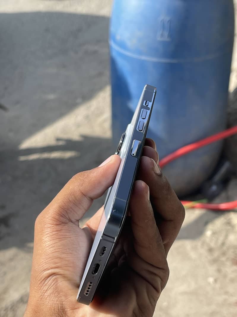 Apple iPhone 13 Pro 1