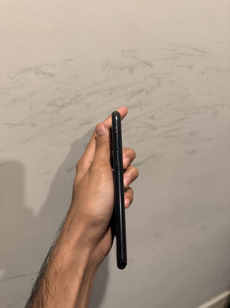 Apple iPhone XR 4
