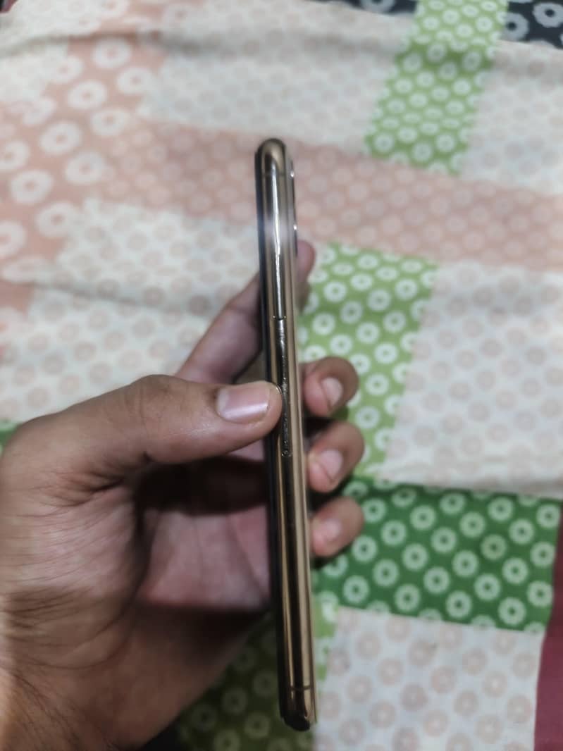 Apple iPhone 11 Pro Max 1