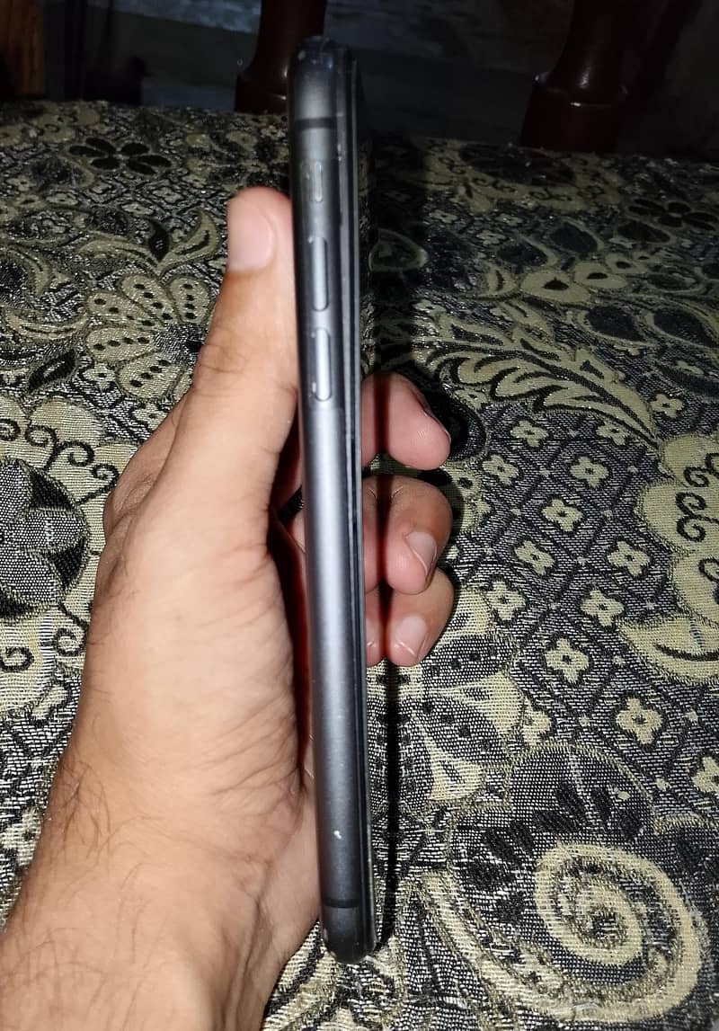 Apple iPhone 11 0