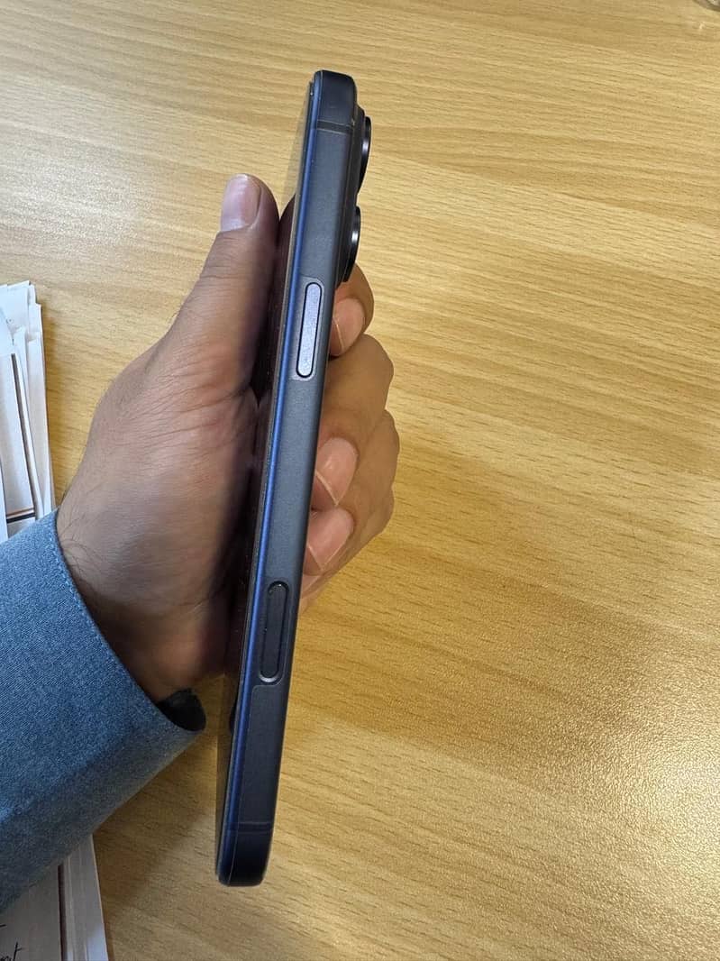 Apple iPhone 17 Pro Max 2