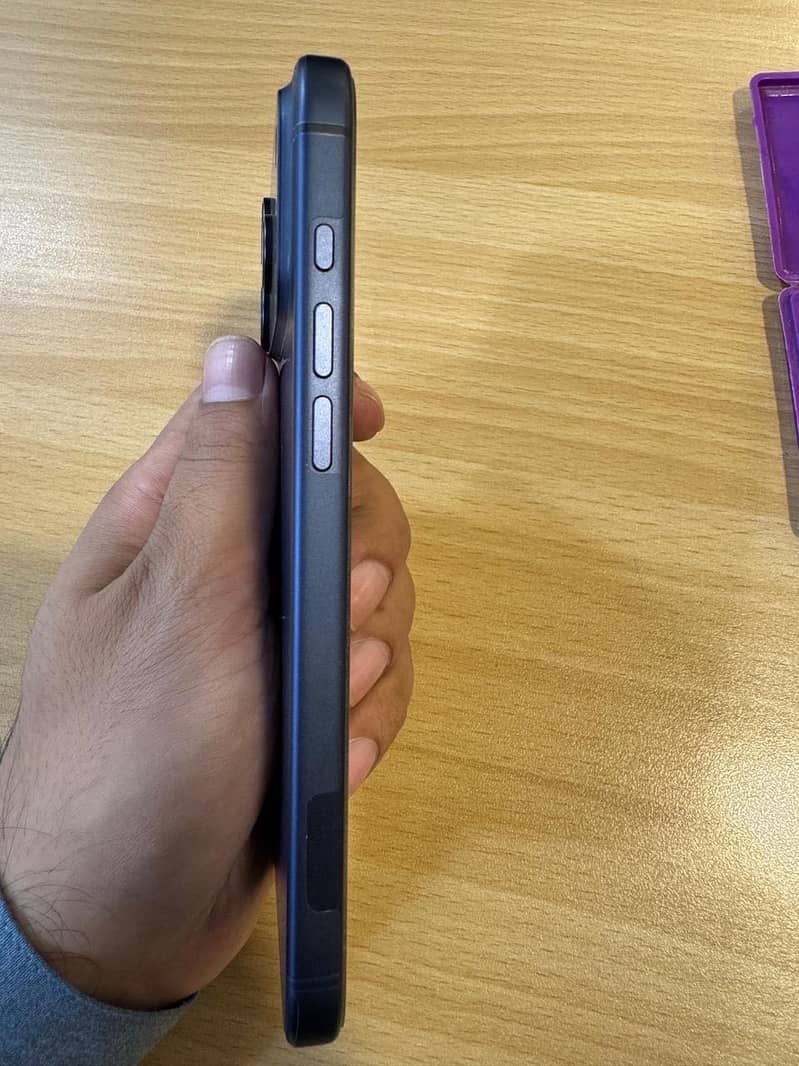 Apple iPhone 17 Pro Max 4