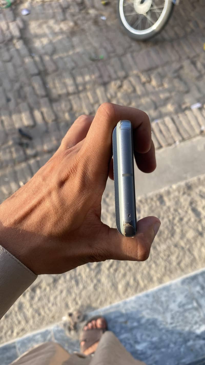 Google Pixel 8 4
