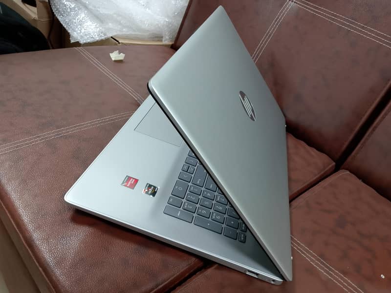 HP 17-Inch Laptop (AMD Ryzen 5 / 8GB RAM / 256GB SSD) 2