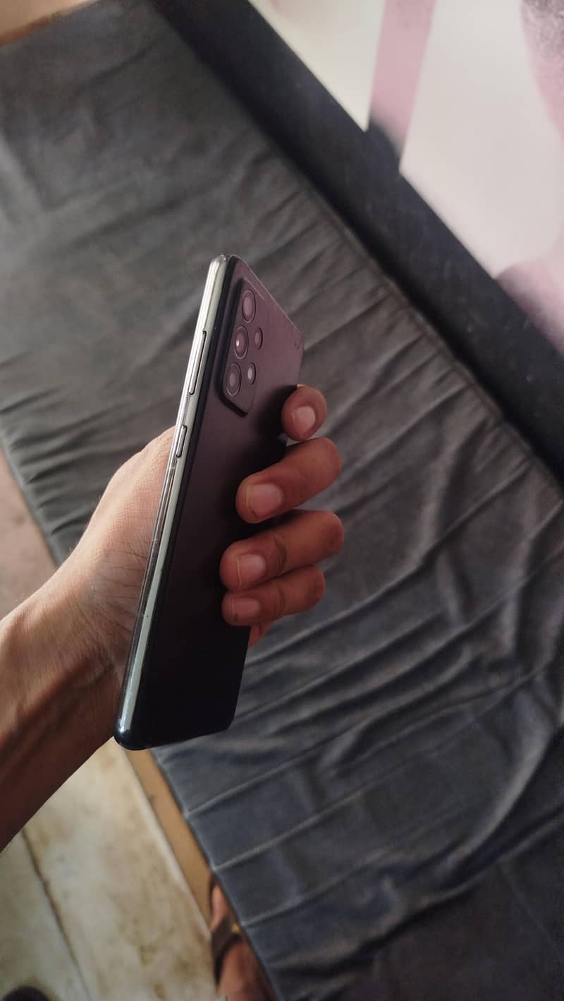 Samsung Mobile A52 3