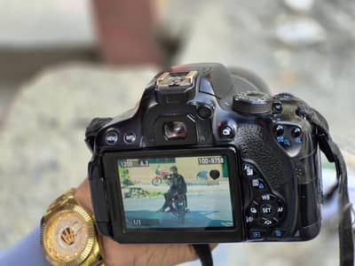 DSLR 700d body 18/200 or 75/300 mm lens