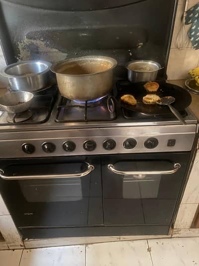 oven available good condition
