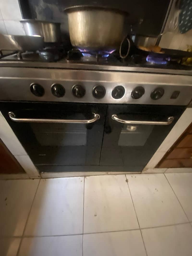 oven available good condition 1