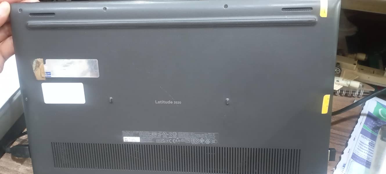 Dell Latitude 3520 2