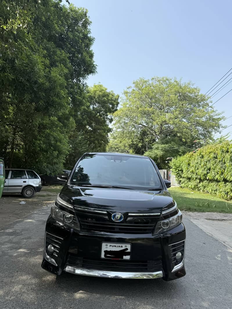 Toyota Voxy 2016 0