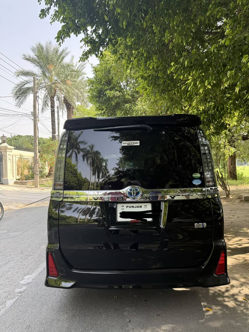 Toyota Voxy 2016 5