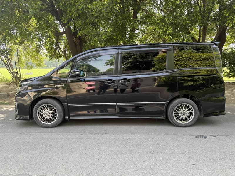 Toyota Voxy 2016 7