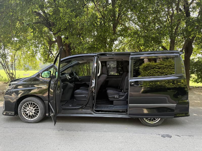 Toyota Voxy 2016 8